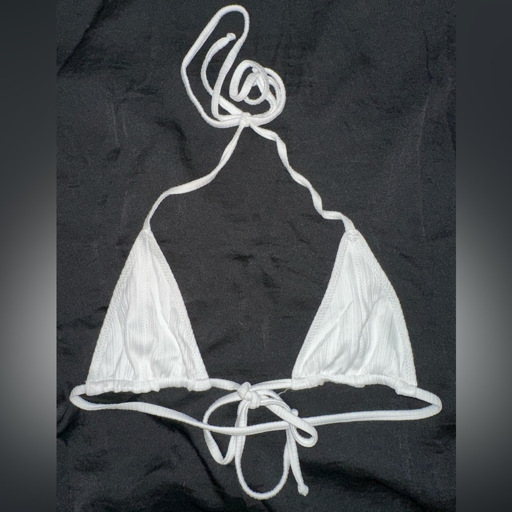Frankie’s Bikinis white triangle top size small